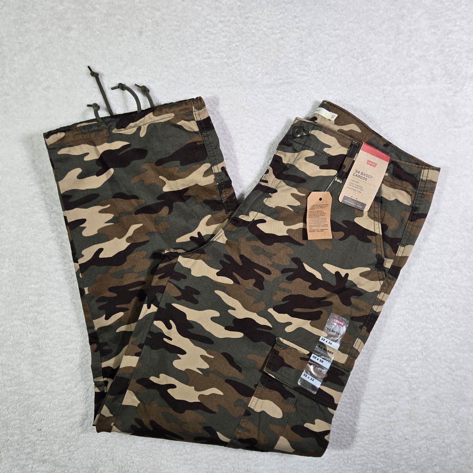 Levi’s ’94 Baggy Camo Cargo Parachute Pants Utility Size 32x32 ( Actual 36x32 )